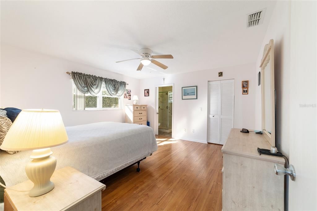 For Sale: $179,000 (2 beds, 2 baths, 1215 Square Feet)