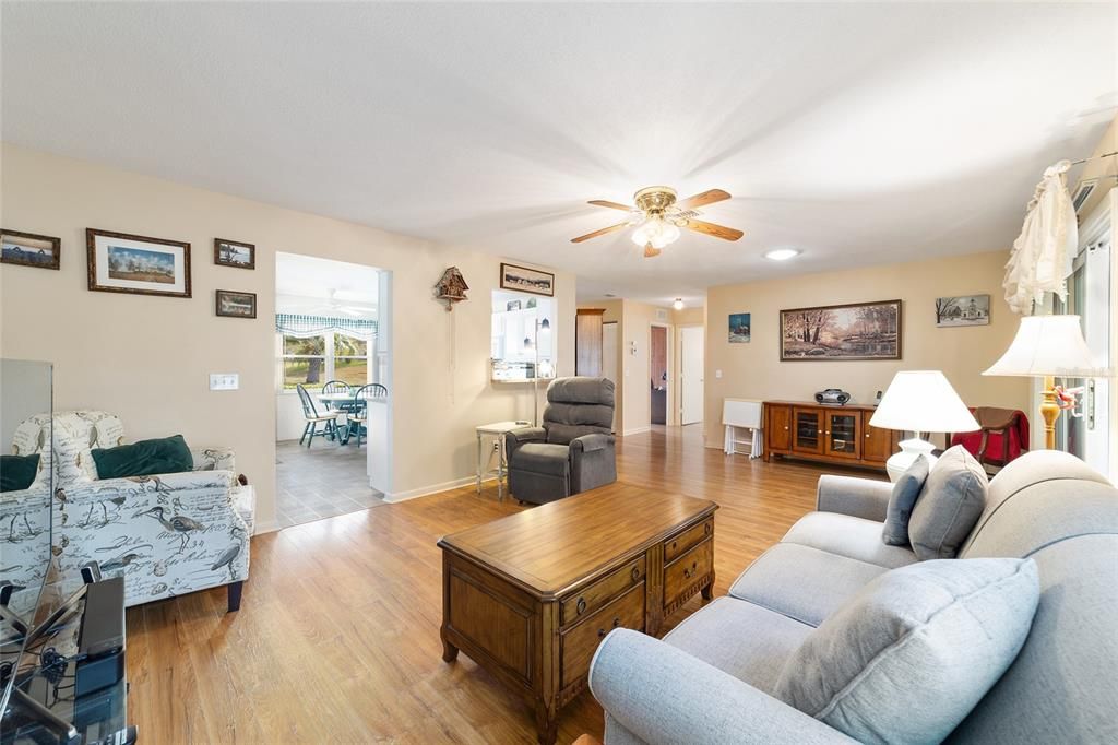 For Sale: $179,000 (2 beds, 2 baths, 1215 Square Feet)