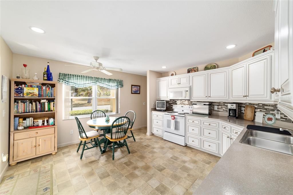 For Sale: $179,000 (2 beds, 2 baths, 1215 Square Feet)