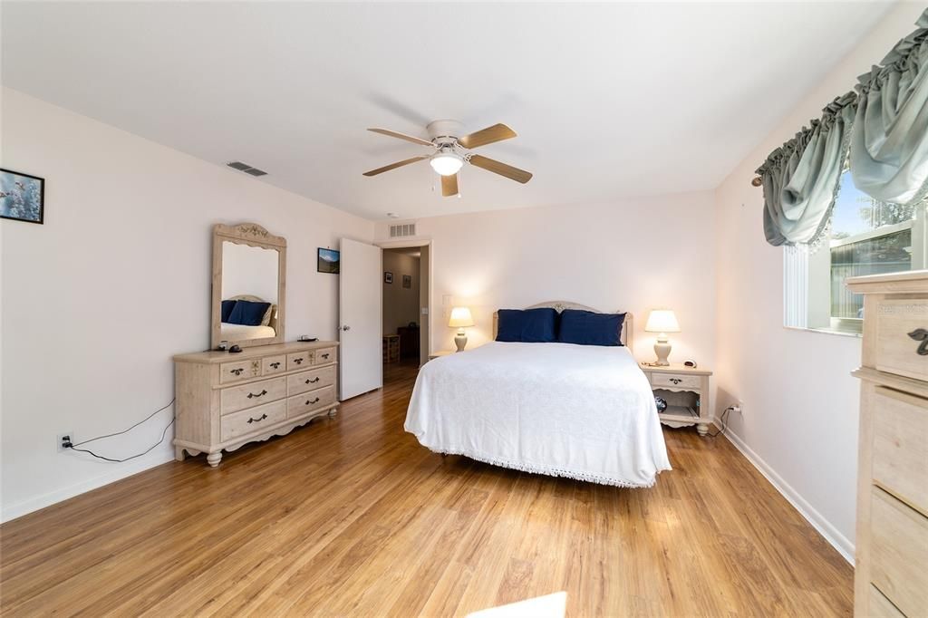 For Sale: $179,000 (2 beds, 2 baths, 1215 Square Feet)