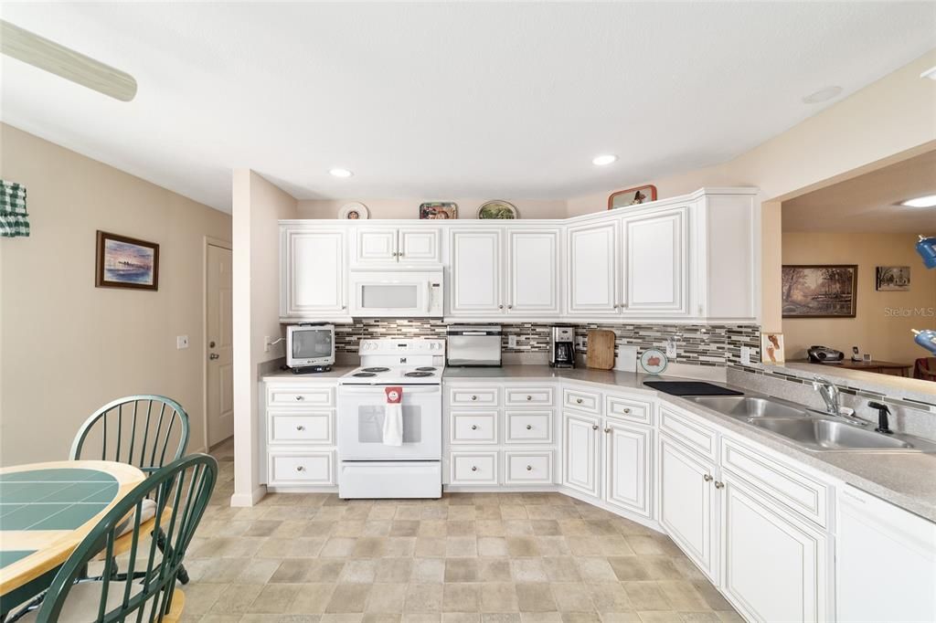 For Sale: $179,000 (2 beds, 2 baths, 1215 Square Feet)