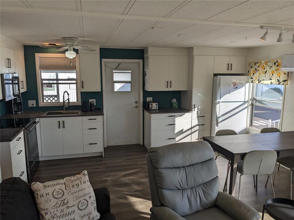 待售: $125,000 (2 贝兹, 2 浴室, 720 平方英尺)