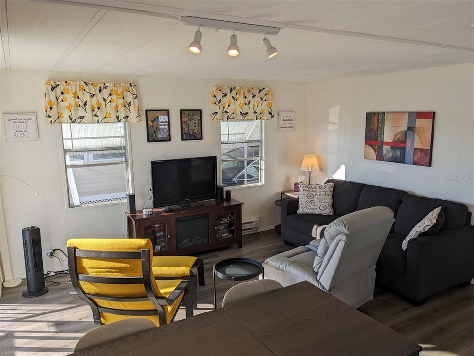 待售: $125,000 (2 贝兹, 2 浴室, 720 平方英尺)