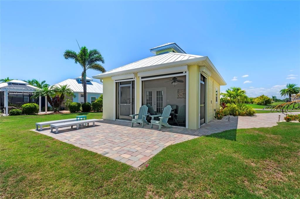 For Sale: $360,000 (1 beds, 1 baths, 300 Square Feet)