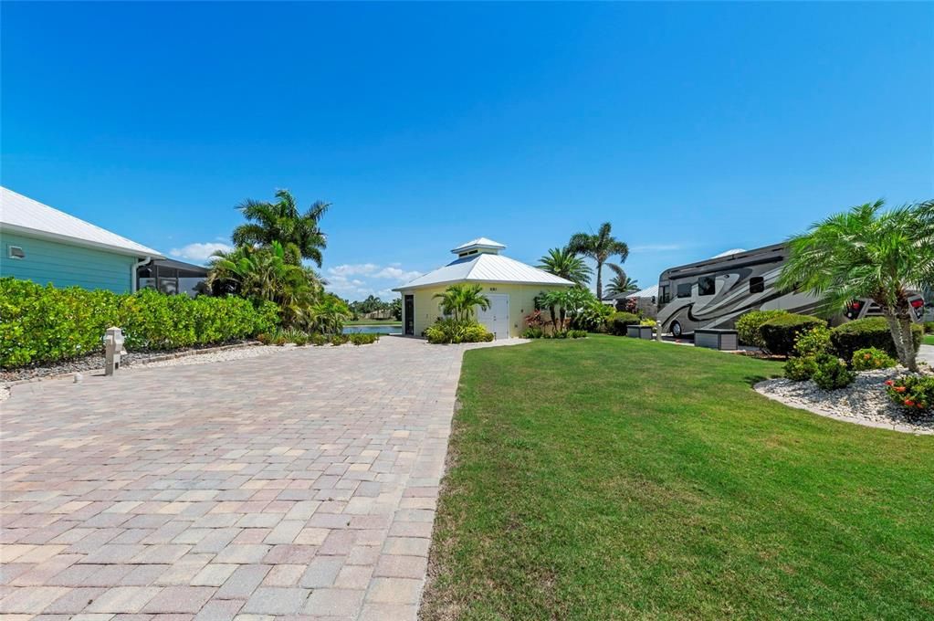 For Sale: $360,000 (1 beds, 1 baths, 300 Square Feet)