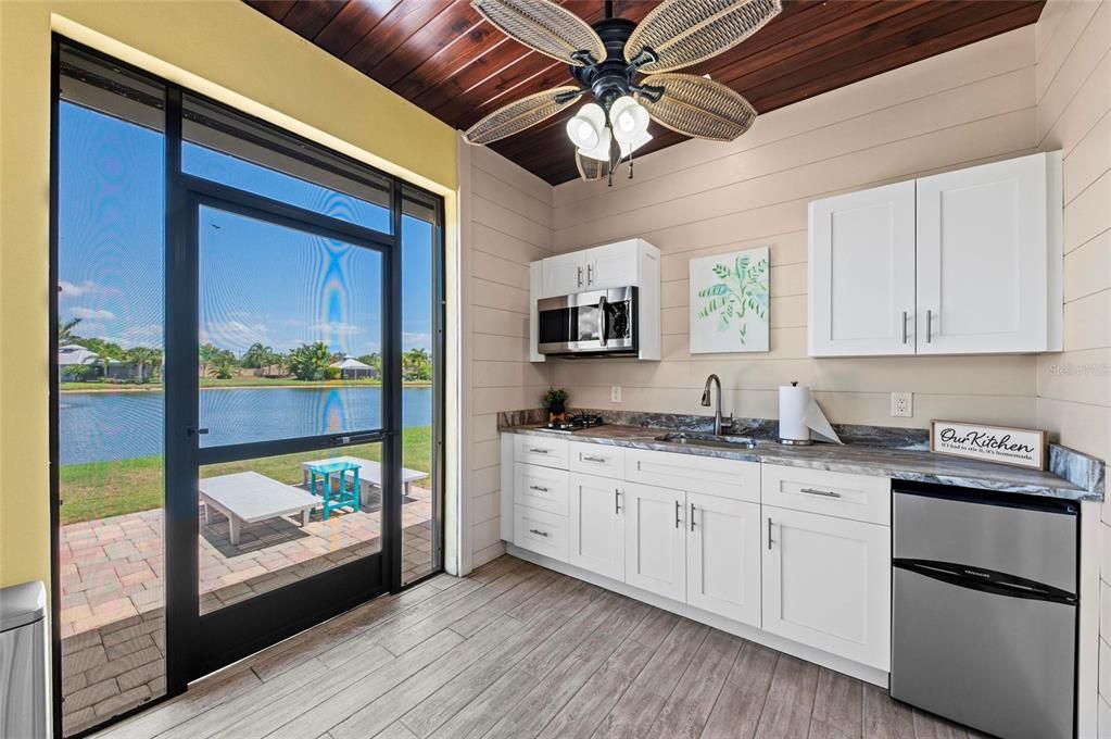 For Sale: $360,000 (1 beds, 1 baths, 300 Square Feet)