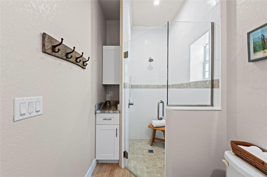 For Sale: $360,000 (1 beds, 1 baths, 300 Square Feet)