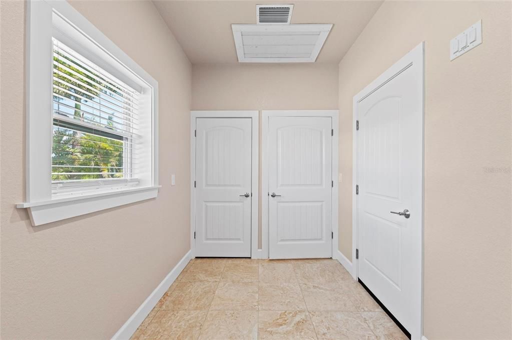 For Sale: $360,000 (1 beds, 1 baths, 300 Square Feet)