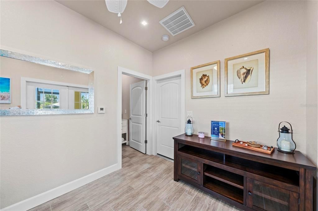 For Sale: $360,000 (1 beds, 1 baths, 300 Square Feet)