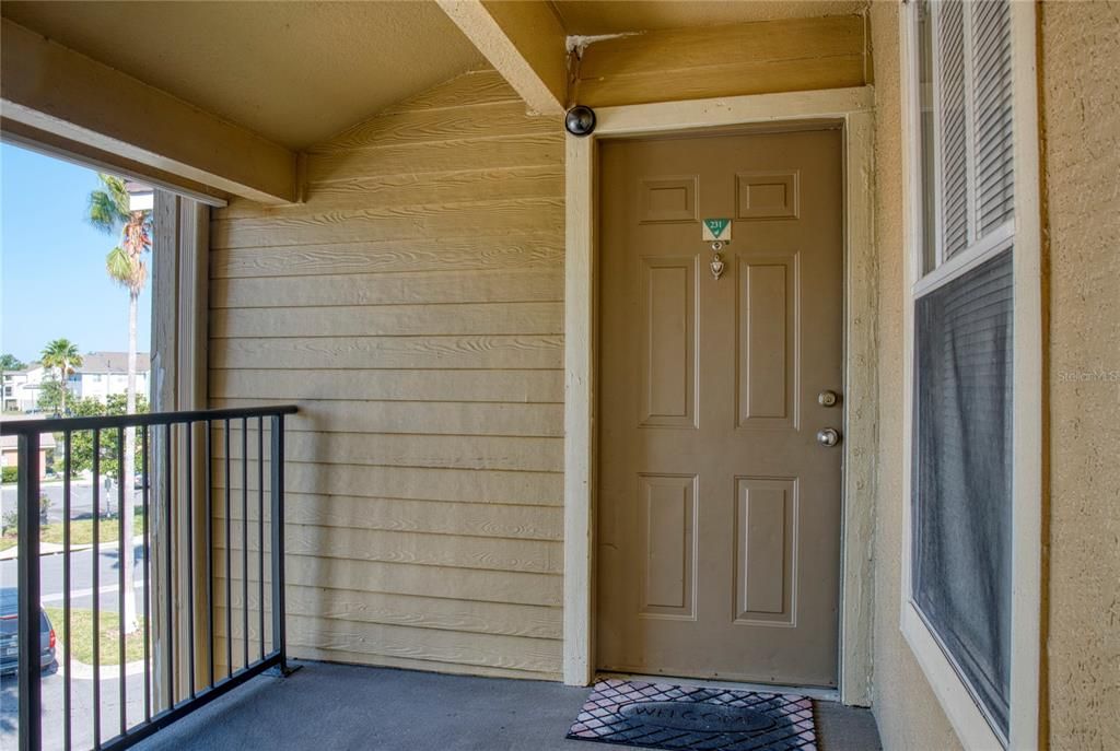 For Sale: $140,000 (1 beds, 1 baths, 762 Square Feet)