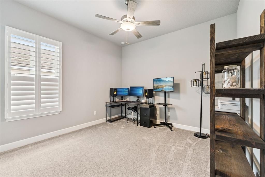 待售: $649,000 (4 贝兹, 3 浴室, 2396 平方英尺)