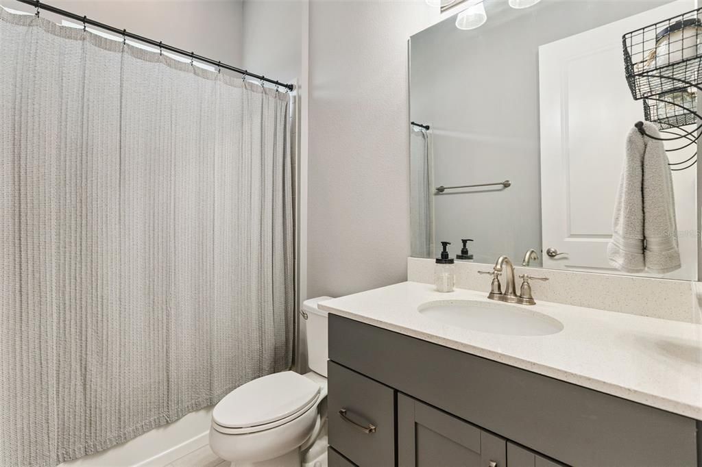 待售: $649,000 (4 贝兹, 3 浴室, 2396 平方英尺)