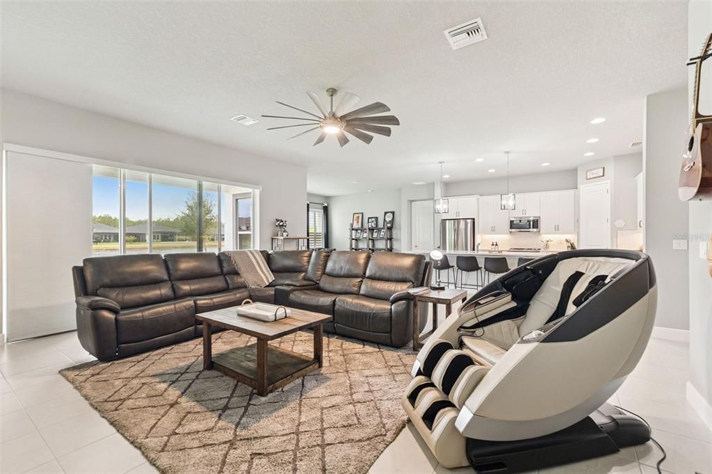 待售: $649,000 (4 贝兹, 3 浴室, 2396 平方英尺)