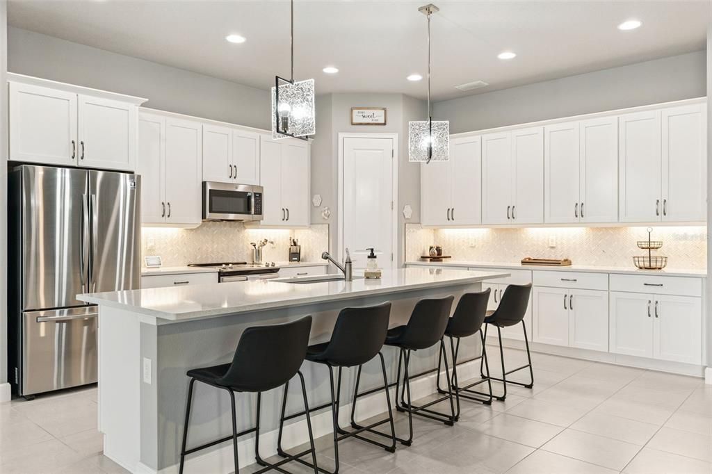 待售: $649,000 (4 贝兹, 3 浴室, 2396 平方英尺)