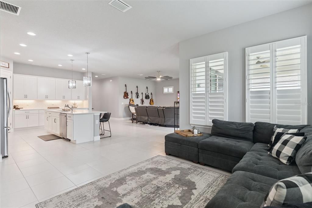 待售: $649,000 (4 贝兹, 3 浴室, 2396 平方英尺)