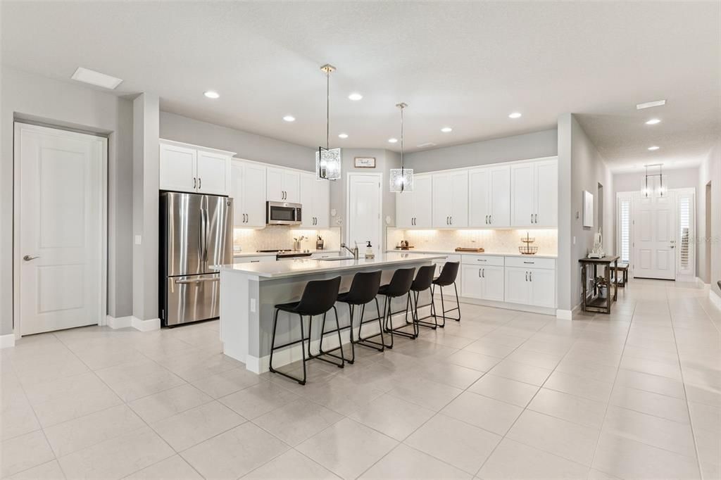 待售: $649,000 (4 贝兹, 3 浴室, 2396 平方英尺)