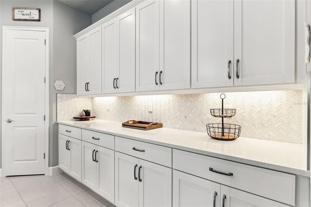 待售: $649,000 (4 贝兹, 3 浴室, 2396 平方英尺)