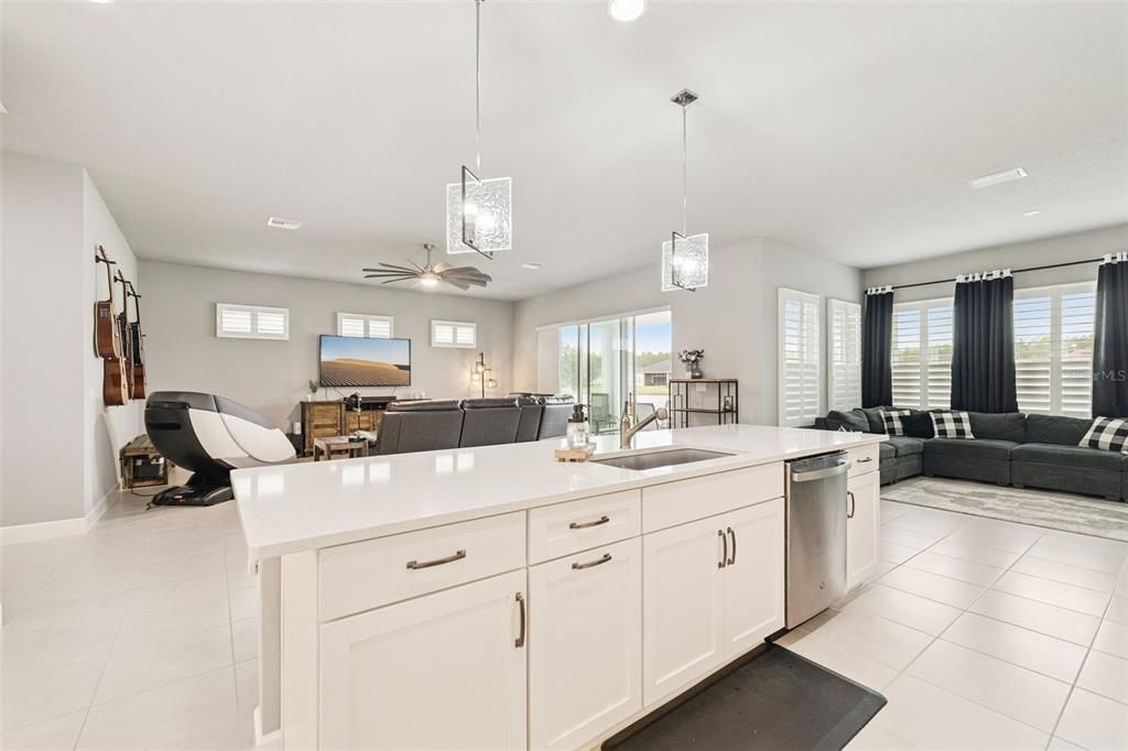 待售: $649,000 (4 贝兹, 3 浴室, 2396 平方英尺)