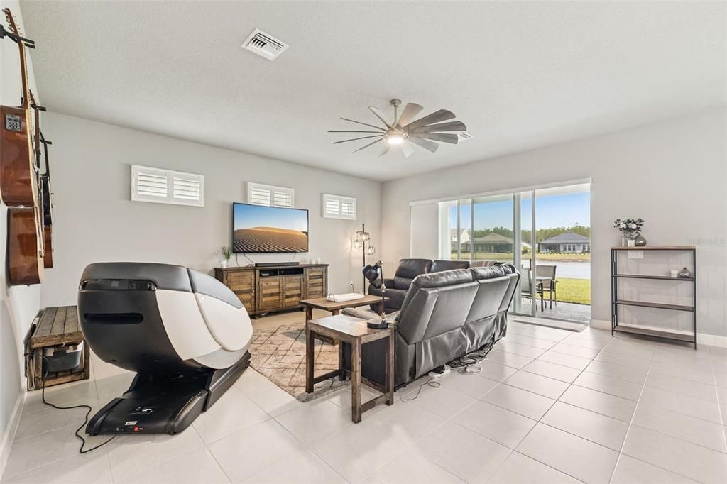 待售: $649,000 (4 贝兹, 3 浴室, 2396 平方英尺)