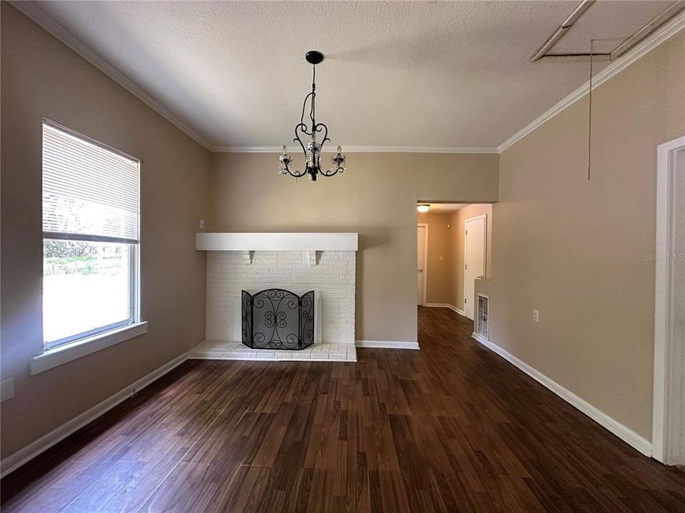 出租: $1,295 (3 贝兹, 1 浴室, 1144 平方英尺)