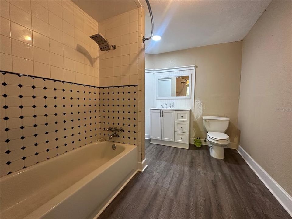 出租: $1,295 (3 贝兹, 1 浴室, 1144 平方英尺)