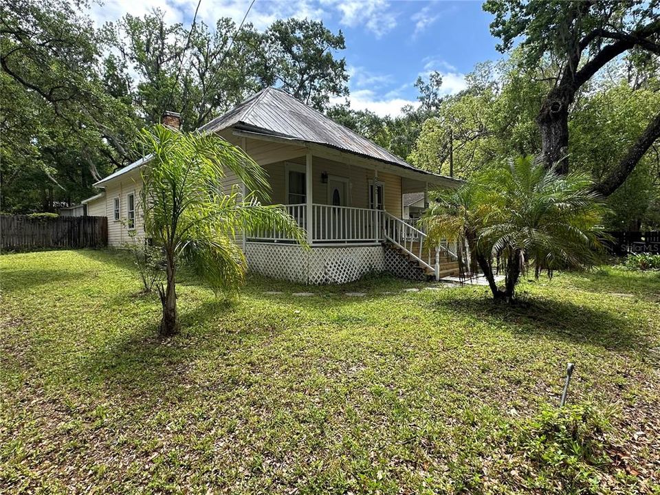 出租: $1,295 (3 贝兹, 1 浴室, 1144 平方英尺)