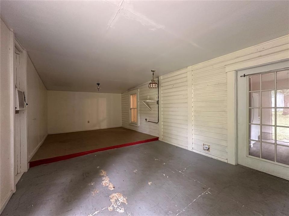 出租: $1,295 (3 贝兹, 1 浴室, 1144 平方英尺)