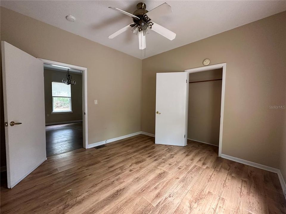 出租: $1,295 (3 贝兹, 1 浴室, 1144 平方英尺)