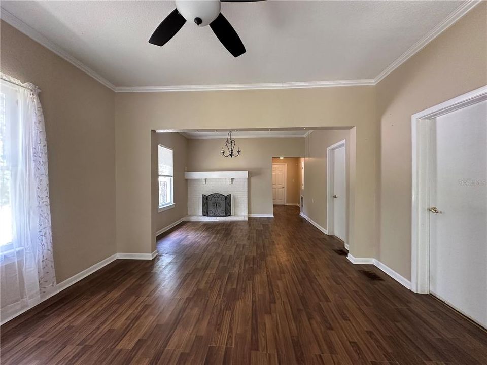 出租: $1,295 (3 贝兹, 1 浴室, 1144 平方英尺)