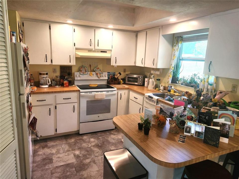 For Rent: $1,100 (2 beds, 1 baths, 972 Square Feet)