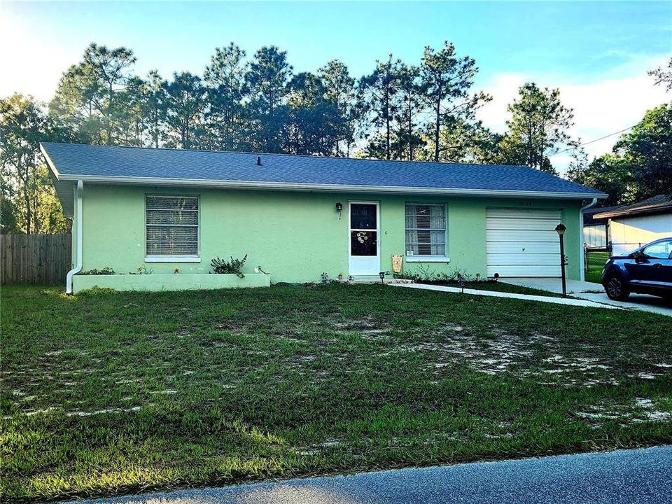 For Rent: $1,100 (2 beds, 1 baths, 972 Square Feet)