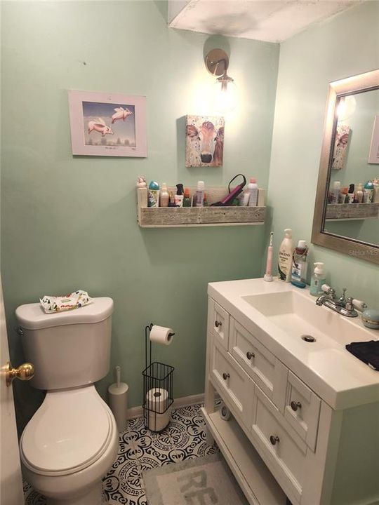 For Rent: $1,100 (2 beds, 1 baths, 972 Square Feet)