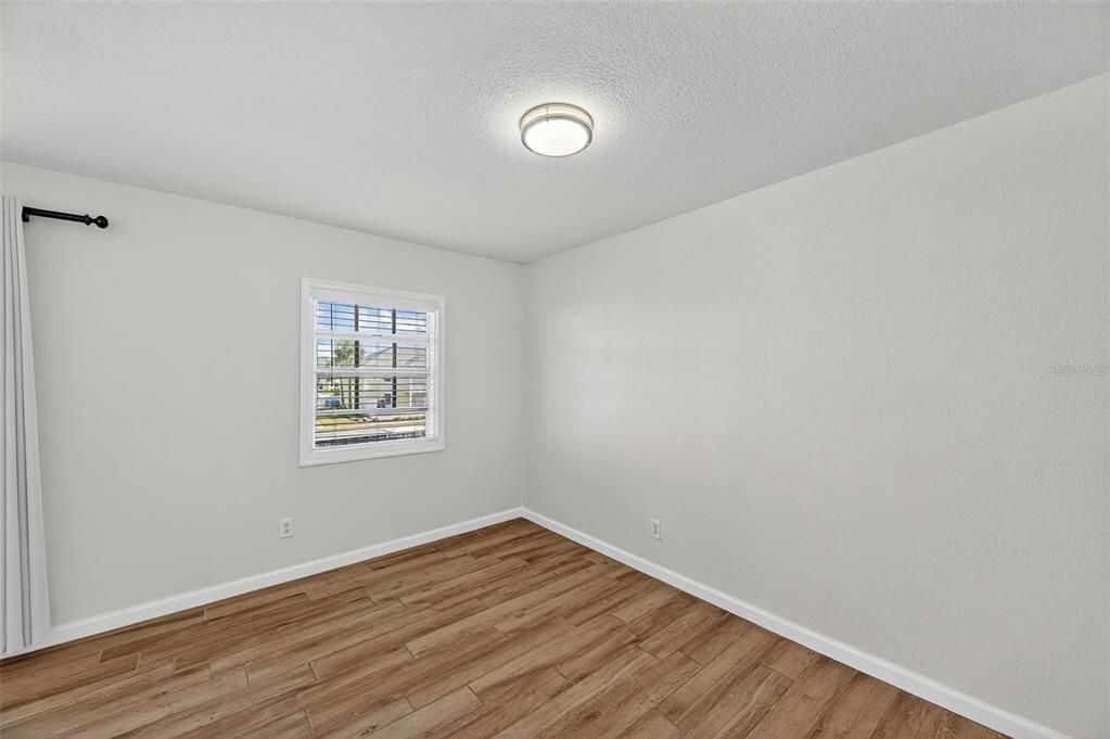 For Sale: $227,000 (1 beds, 1 baths, 562 Square Feet)