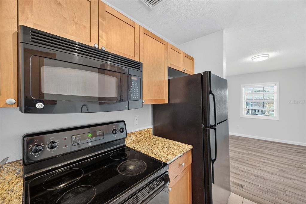 For Sale: $227,000 (1 beds, 1 baths, 562 Square Feet)
