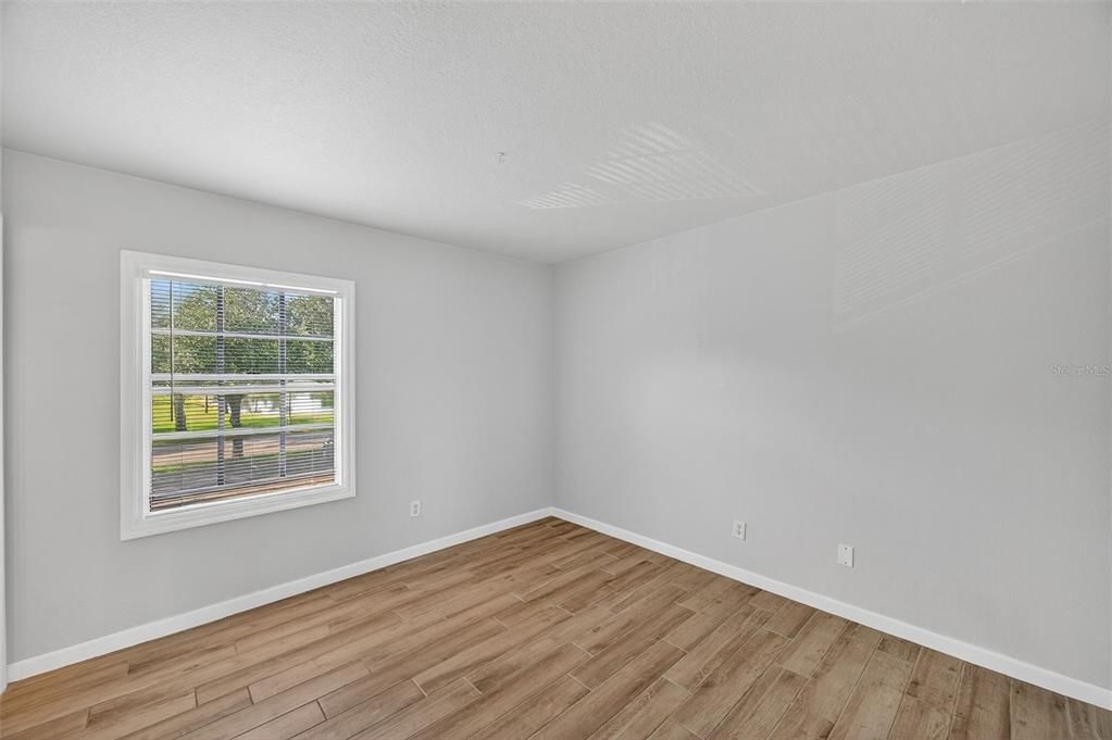 For Sale: $227,000 (1 beds, 1 baths, 562 Square Feet)