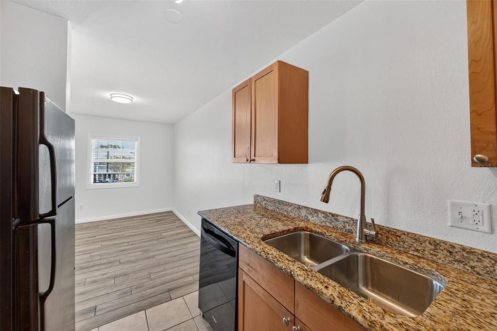 For Sale: $227,000 (1 beds, 1 baths, 562 Square Feet)
