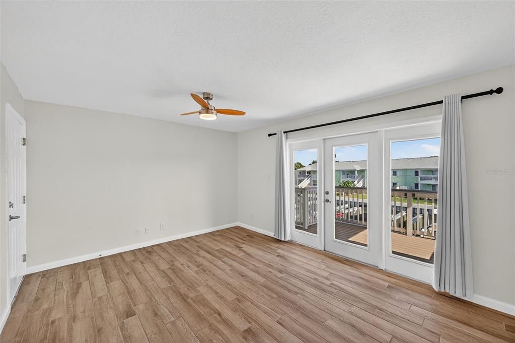 For Sale: $227,000 (1 beds, 1 baths, 562 Square Feet)