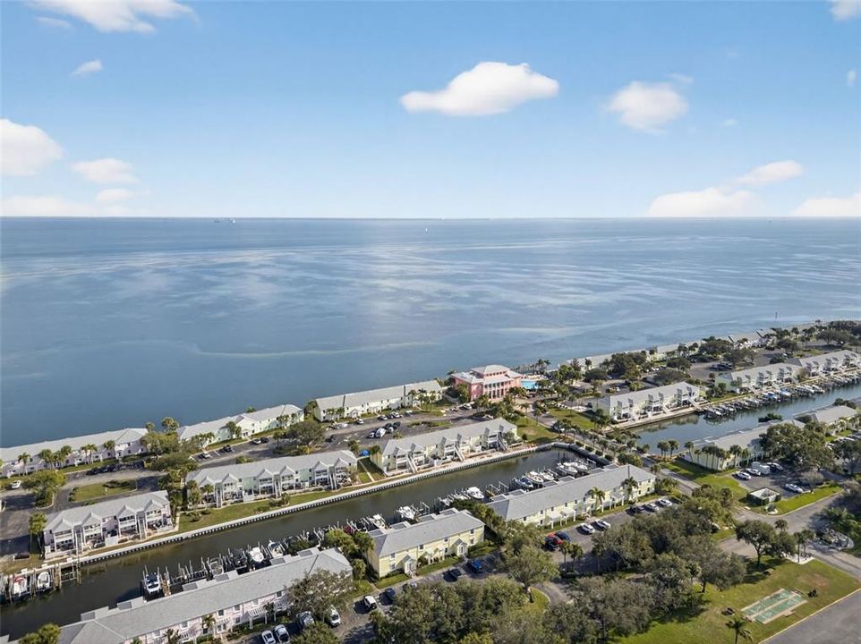 For Sale: $227,000 (1 beds, 1 baths, 562 Square Feet)