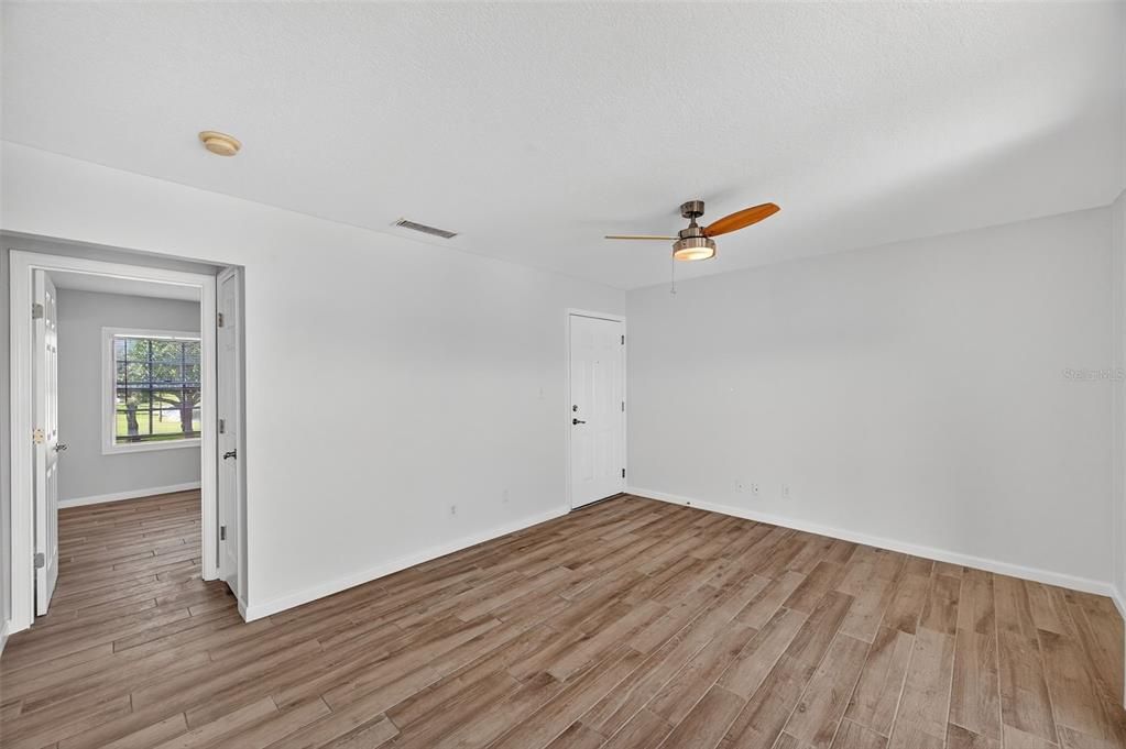 For Sale: $227,000 (1 beds, 1 baths, 562 Square Feet)