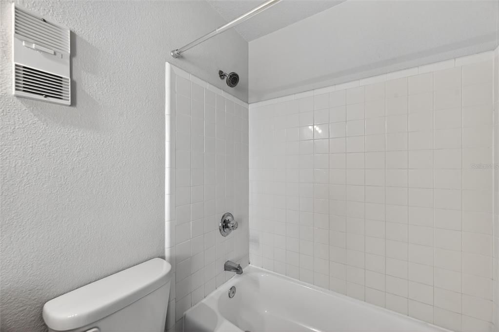 For Sale: $227,000 (1 beds, 1 baths, 562 Square Feet)