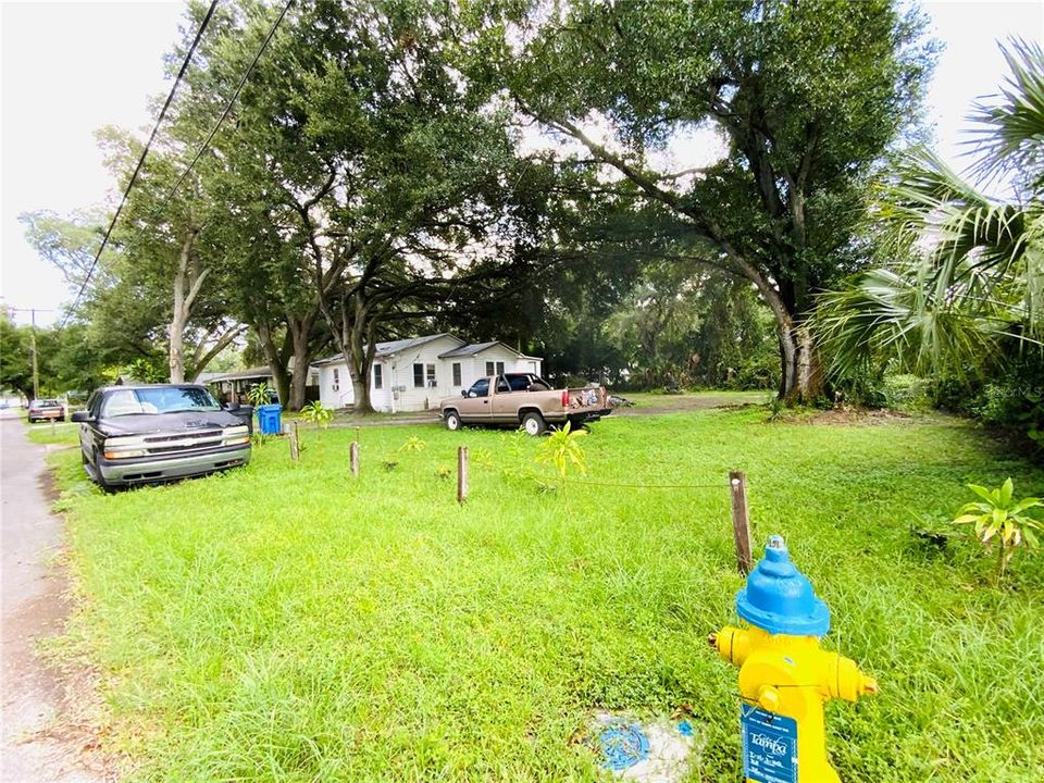 For Sale: $165,000 (2 beds, 1 baths, 720 Square Feet)