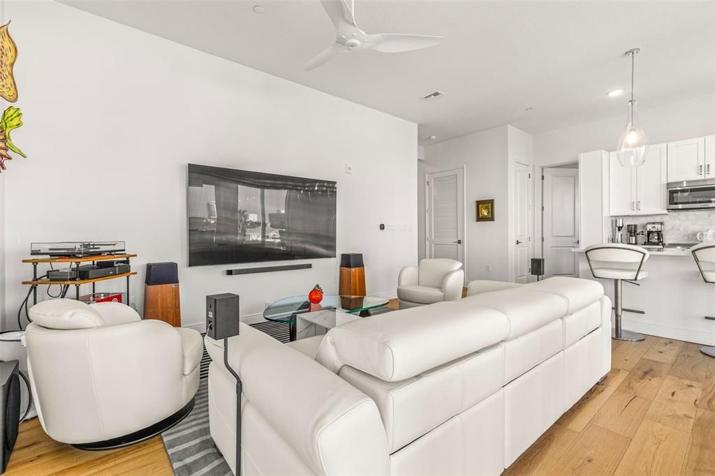 На продажу: $1,175,000 (3 спален, 3 ванн, 1650 Квадратных фут)