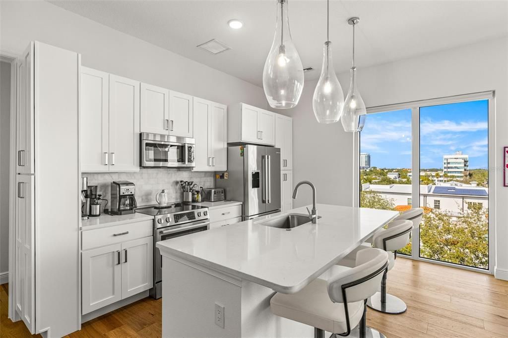 На продажу: $1,175,000 (3 спален, 3 ванн, 1650 Квадратных фут)