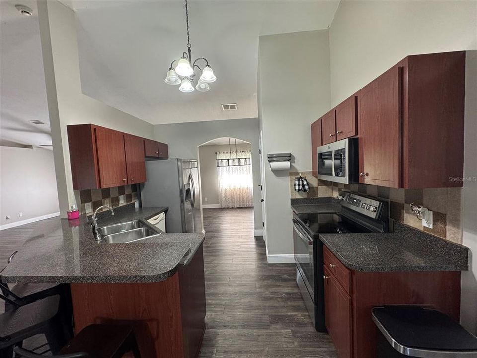 В аренду: $2,000 (3 спален, 2 ванн, 2058 Квадратных фут)