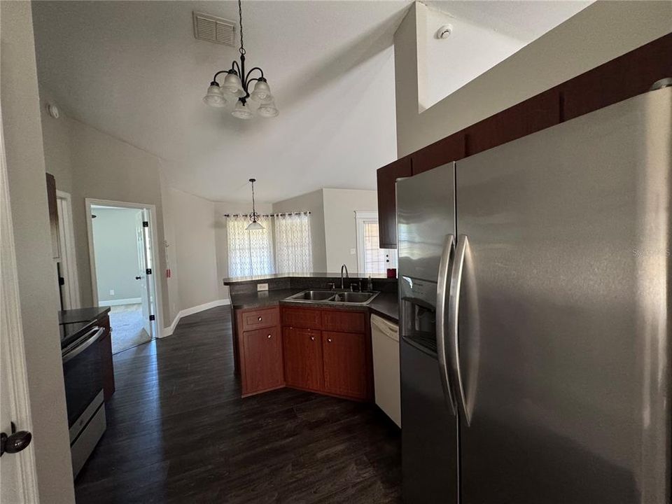 В аренду: $2,000 (3 спален, 2 ванн, 2058 Квадратных фут)