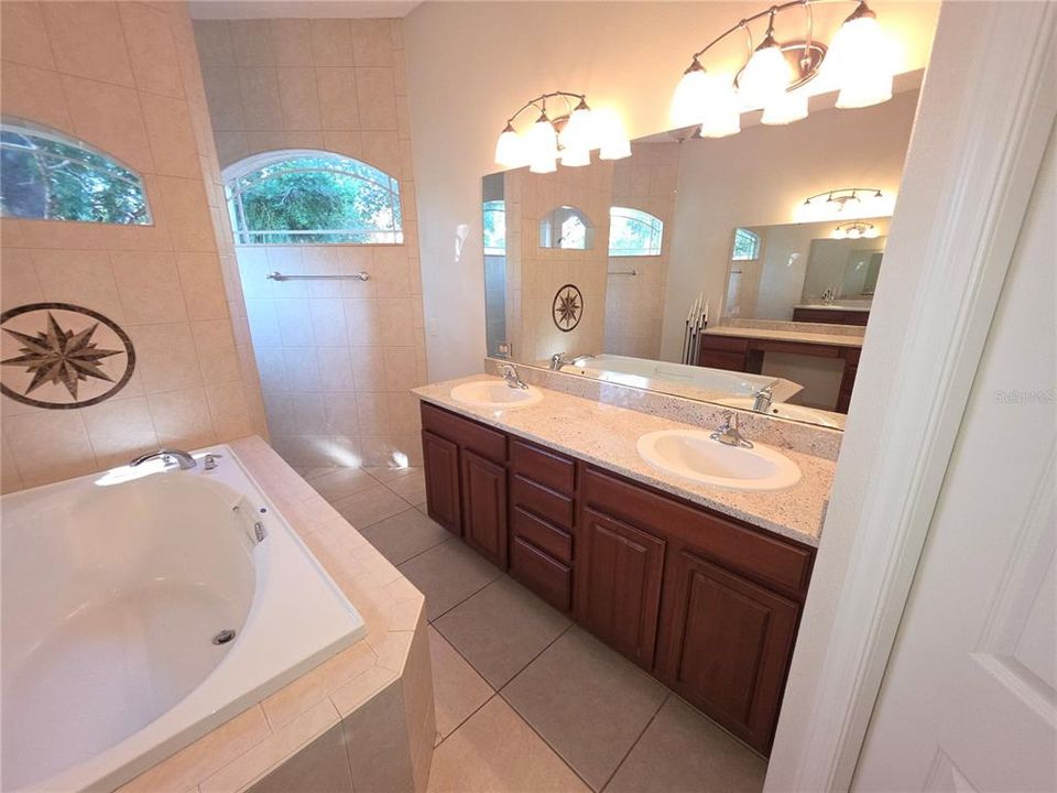 待售: $424,900 (4 贝兹, 3 浴室, 2498 平方英尺)