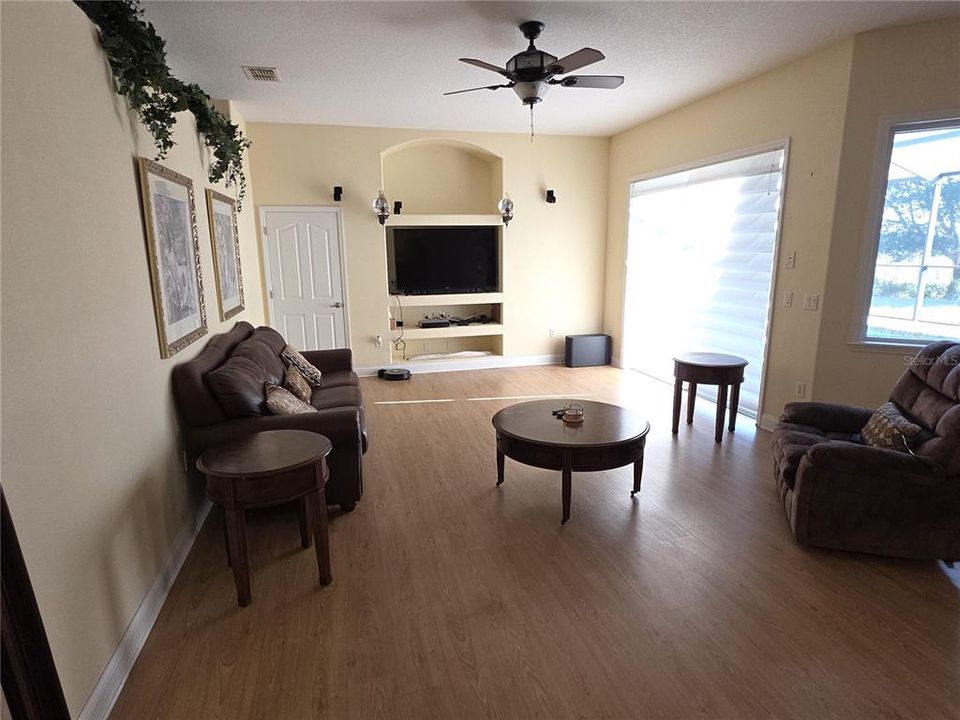 待售: $424,900 (4 贝兹, 3 浴室, 2498 平方英尺)