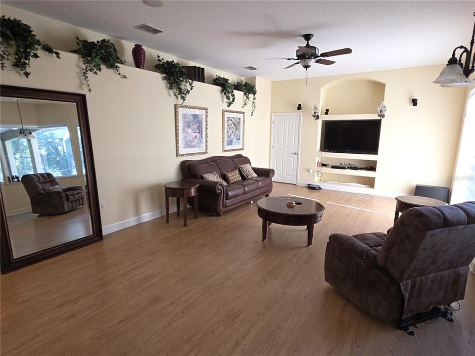 待售: $424,900 (4 贝兹, 3 浴室, 2498 平方英尺)