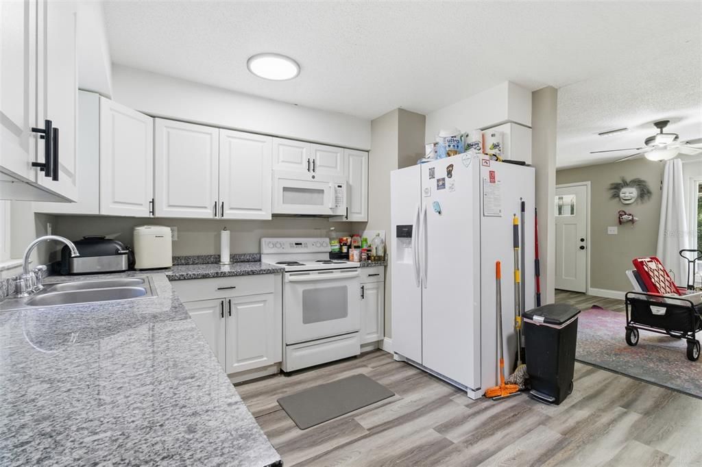 待售: $189,900 (3 贝兹, 2 浴室, 1464 平方英尺)