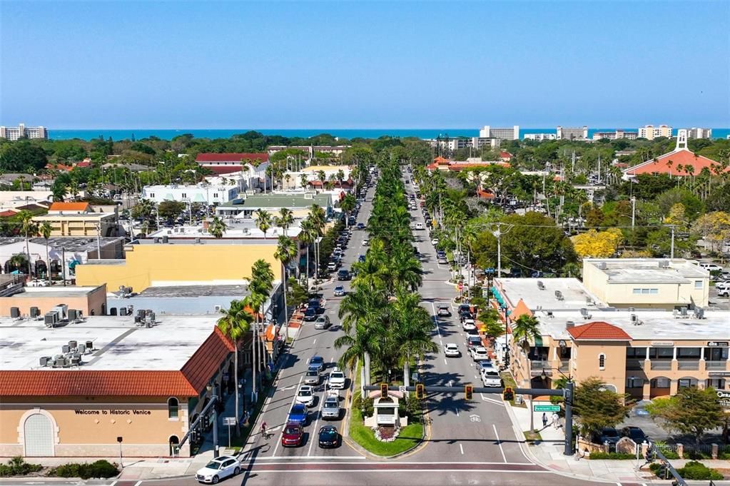 待售: $265,000 (2 贝兹, 1 浴室, 1031 平方英尺)